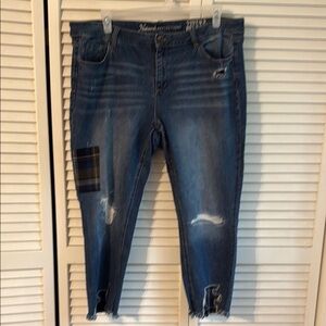 Distressed Ankle Jeans w Flannel Detail